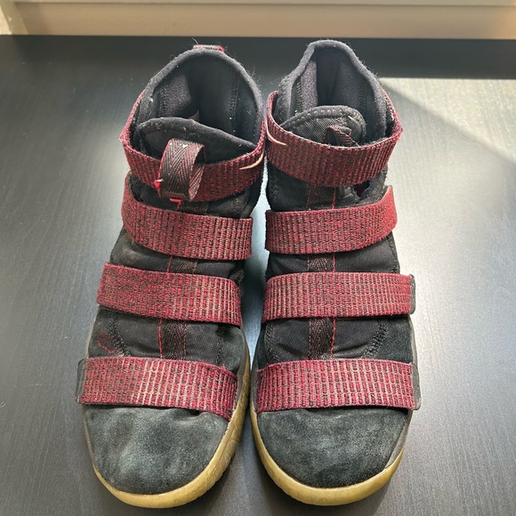 Kids’ LeBron Soldier 11 “Red Stardust” - Picture 5 of 5